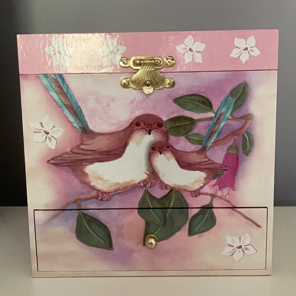 Beautiful child’s wind up jewelry box.